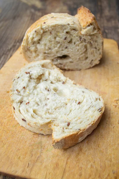 Ev yapımı taze pişmiş lezzetli ekmek.