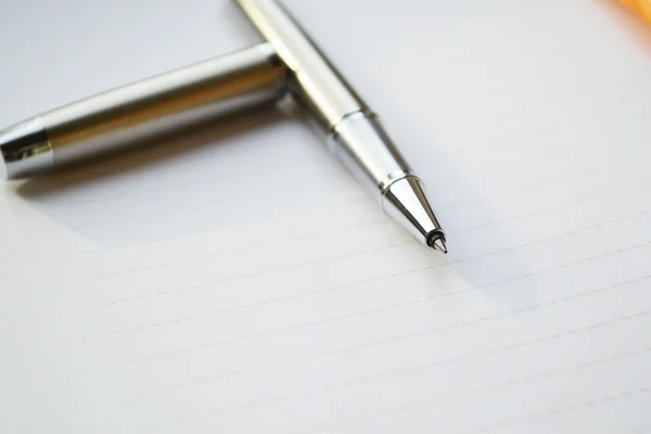 Empty sheet of white paper with a pen — Stock Photo, Image