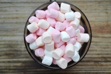 Çok bir fincan küçük lokum gibiydi