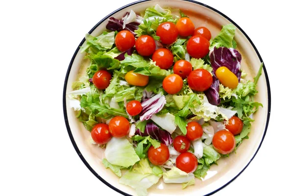 Salada vegetariana saborosa com tomate cereja vermelho e amarelo, rúcula, repolho e alface — Fotografia de Stock