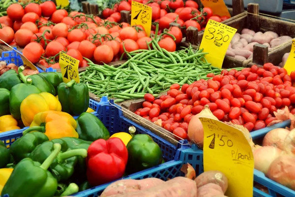 Vegetables at the grocery market — Stock Photo, Image