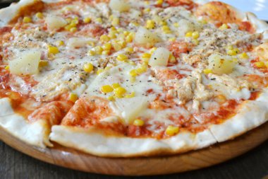 ananas ve tavuk bütün Hawai pizza