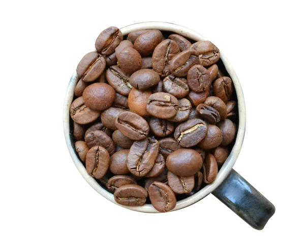 Coupe pleine de grains de café isolés sur blanc — Photo