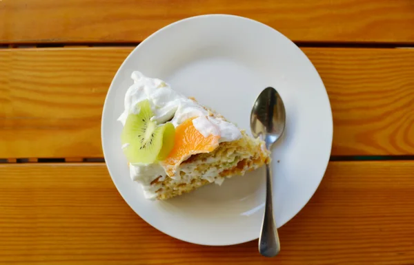 Slice of fruit cake with cream, kiwi and orange — Stock Photo, Image