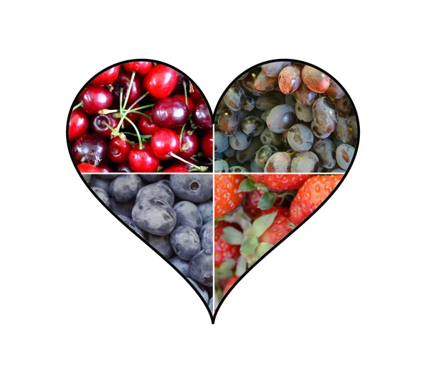 Colagem de bagas orgânicas sãs em forma de coração - morangos, mirtilos, cerejas, uvas — Fotografia de Stock
