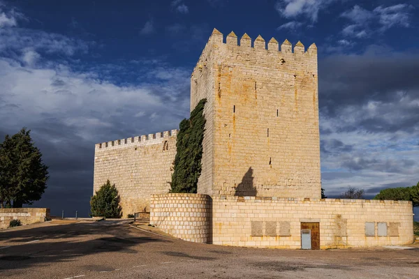 Castillo Románico Cielo Nublado Tormentoso Dramático —  Fotos de Stock