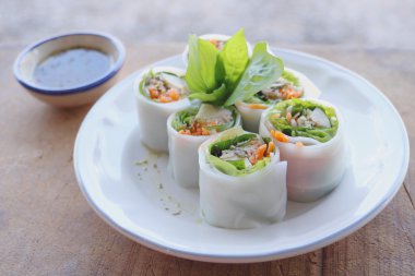 Tay şehriye salatası 