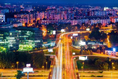 Yeni Köprü (Novy Most) ve Bratislava 'daki Apartman Binaları (Slovakya), Işık Yolları