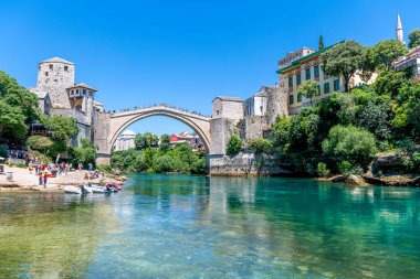 Bosna-Hersek 'in Mostar kentindeki Eski Köprü (Stari Most)