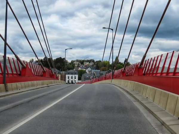 Puente rojo en Mersch — Foto de Stock