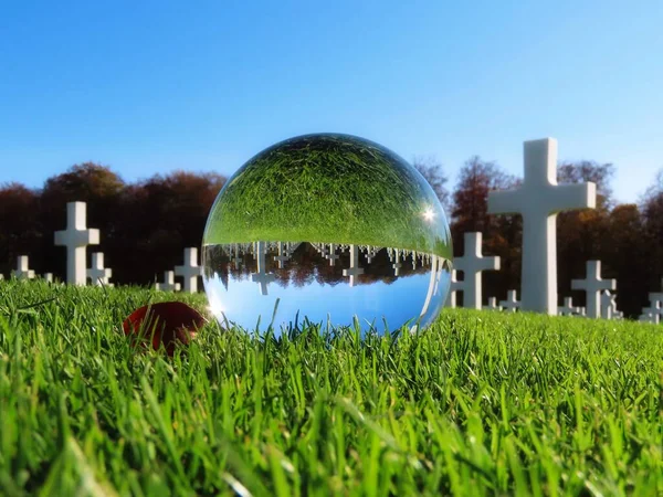 렌즈 볼에 있는 군 묘지 — 스톡 사진