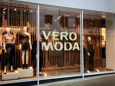 Vero Moda mağaza tabelası