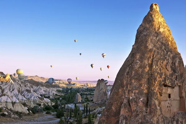 Sıcak hava balonları Cappadocia uçan