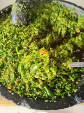 Sundan Baharatı Ezilmiş Yeşil Kuş Gözü Biber Sosu