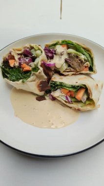 Lezzetli Sağlıklı Meksika Sosu Çiselemeli