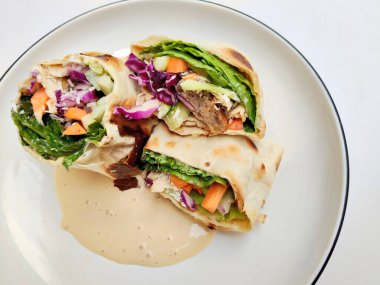 Lezzetli Rulo Et ve Salata Yemekleri