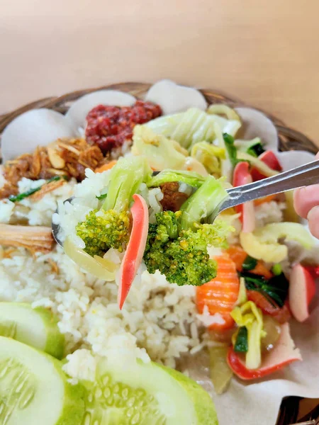 Geleneksel Endonezya Gıda ve Tatlılarının Otantik Çeşitliliği