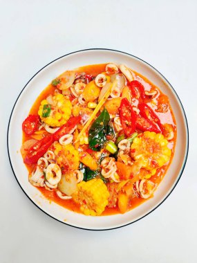 Tatlı mısır ve havuçlu Endonezya Baharatlı Kalamar