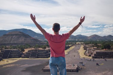 Adam Teotihuacan, Meksika