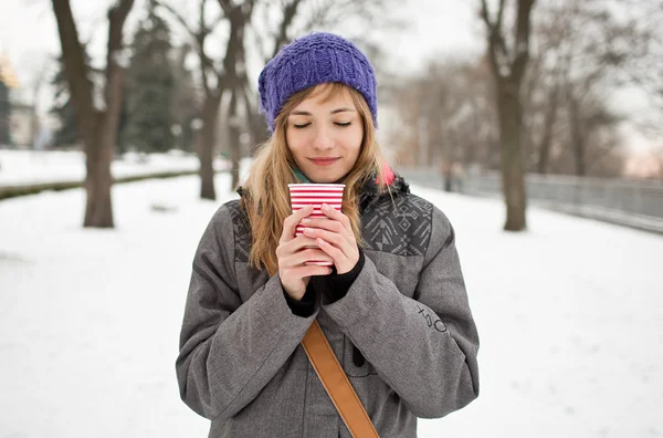 Woman with coffee in winter — Stock Photo, Image