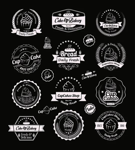 Cupcakes rétro vintage et badges et étiquettes de boulangerie — Image vectorielle