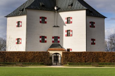 Prag Letohradek Hvezda Rönesans villa önünde banklar