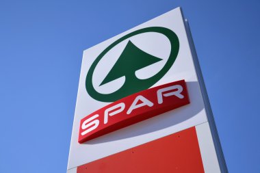 Hollanda çok uluslu perakende zinciri ve franchise Spar logosu deposunda bulunan 28 Mart 2012 yılında Matrei in Osttirol, Avusturya