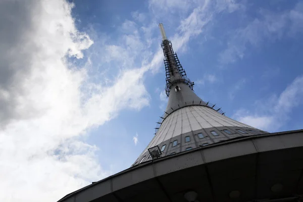 Telekommunikációs adó torony a Ještěd, Liberec — Stock Fotó