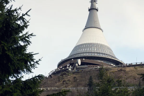 Telekommunikációs adó torony a Ještěd, Liberec, Csehország — Stock Fotó