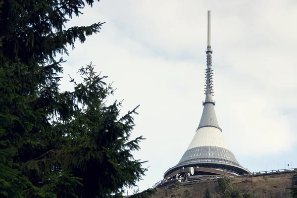 Telekommunikációs adó torony a Ještěd, Liberec, Csehország — Stock Fotó