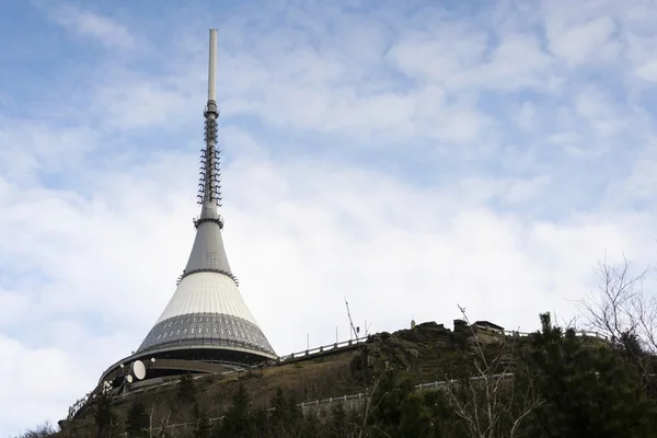 Telekommunikációs adó torony a Ještěd, Liberec, Csehország — Stock Fotó