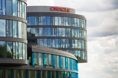 Oracle corporation logosuna 18 Haziran 2016 Prag, Çek Cumhuriyeti Çek bina karargahı.