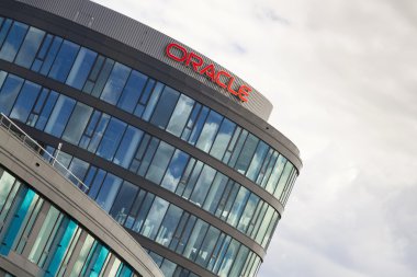 Oracle corporation logosuna 18 Haziran 2016 Prag, Çek Cumhuriyeti Çek bina karargahı.