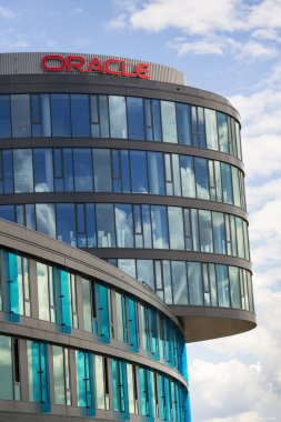 Oracle corporation logosuna 18 Haziran 2016 Prag, Çek Cumhuriyeti Çek bina karargahı.