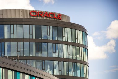 Oracle corporation logosuna 18 Haziran 2016 Prag, Çek Cumhuriyeti Çek bina karargahı.