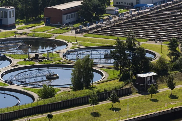 Aerial view of storage tanks in sewage water treatment plant — Stock Photo, Image