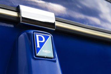 Sınırlı sayıda üretilen modeli 3 tekerlekli araç Piaggio maymun Calessino Caddesi üzerinde 1 Ağustos 2016 Livigno, İtalya için üzerinde duruyor.