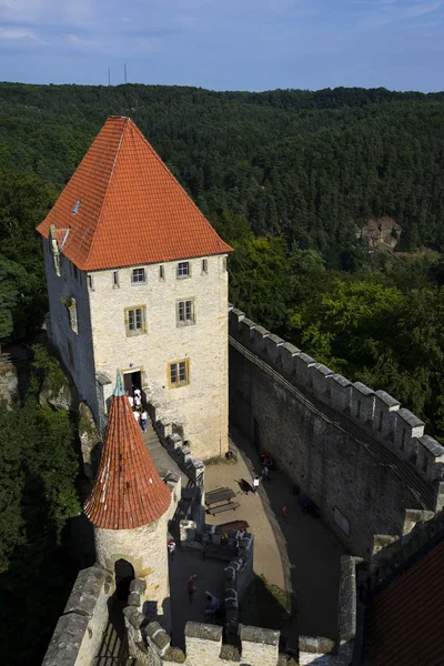 Castelo de Kokorin medieval em florestas da República Checa — Fotografia de Stock
