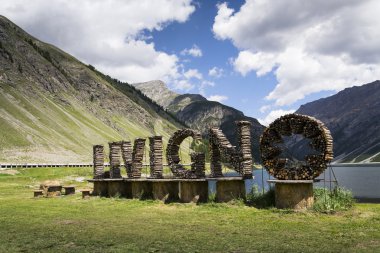 Livigno, Lombardiya, İtalya'nın ahşap işareti Hoşgeldiniz