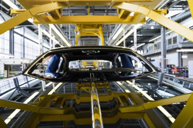 Rolls-Royce arabalar Goodwood fabrikasında üretim hattı üzerinde durmak 