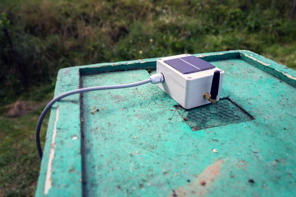 White Transmitter Small Solar Panel Bees Monitoring System Green Wooden — Stock Photo, Image