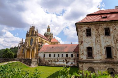 Kladruby 'deki Benedictine Manastırı Jan Blazej Santini Aichel ve Kilian Ignac Dientzenhofer, Plzen Bölgesi, Çek Cumhuriyeti, güneşli yaz günü