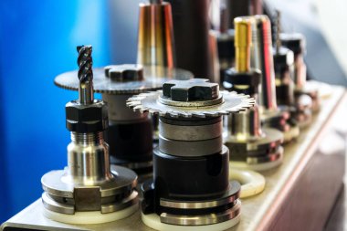 Modern CNC değirmen makineleri ile otomasyon ve endüstri 4.0 konsepti ayrıntıları