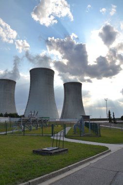 Nükleer Santrali'nde soğutma kuleleri