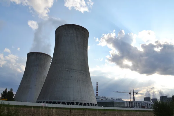 Torres de refrigeración de la central nuclear — Foto de Stock