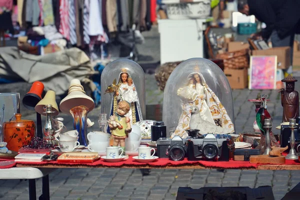 Mercado de pulgas en Bruselas, Bélgica — Foto de Stock