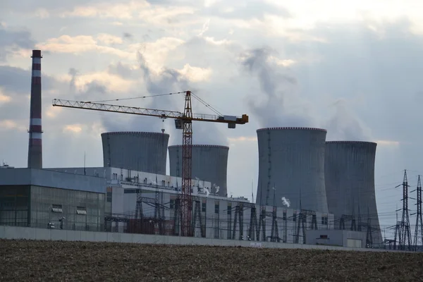 Torres de refrigeración de la central nuclear — Foto de Stock