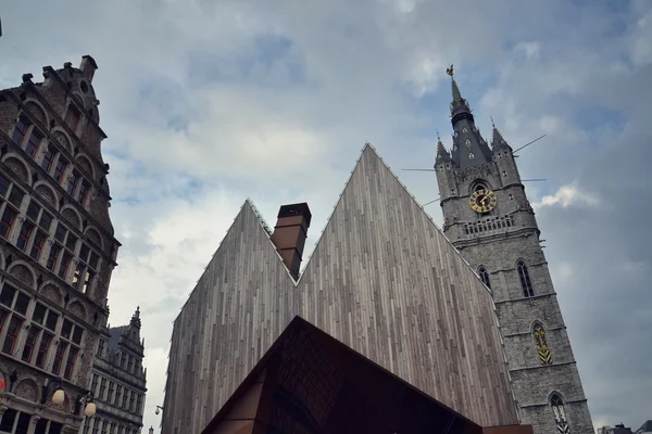Marknaden stadshus med klockstapeln i Gent i Belgien — Stockfoto