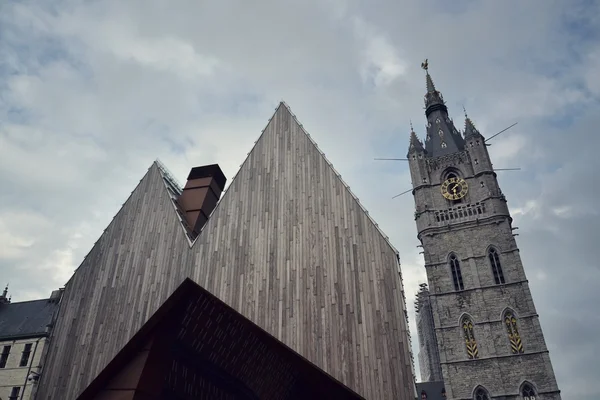 Marknaden stadshus med klockstapeln i Gent i Belgien — Stockfoto