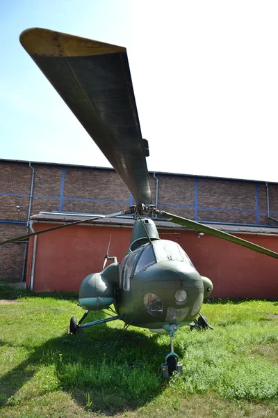 Vanha sotilashelikopteri — kuvapankkivalokuva